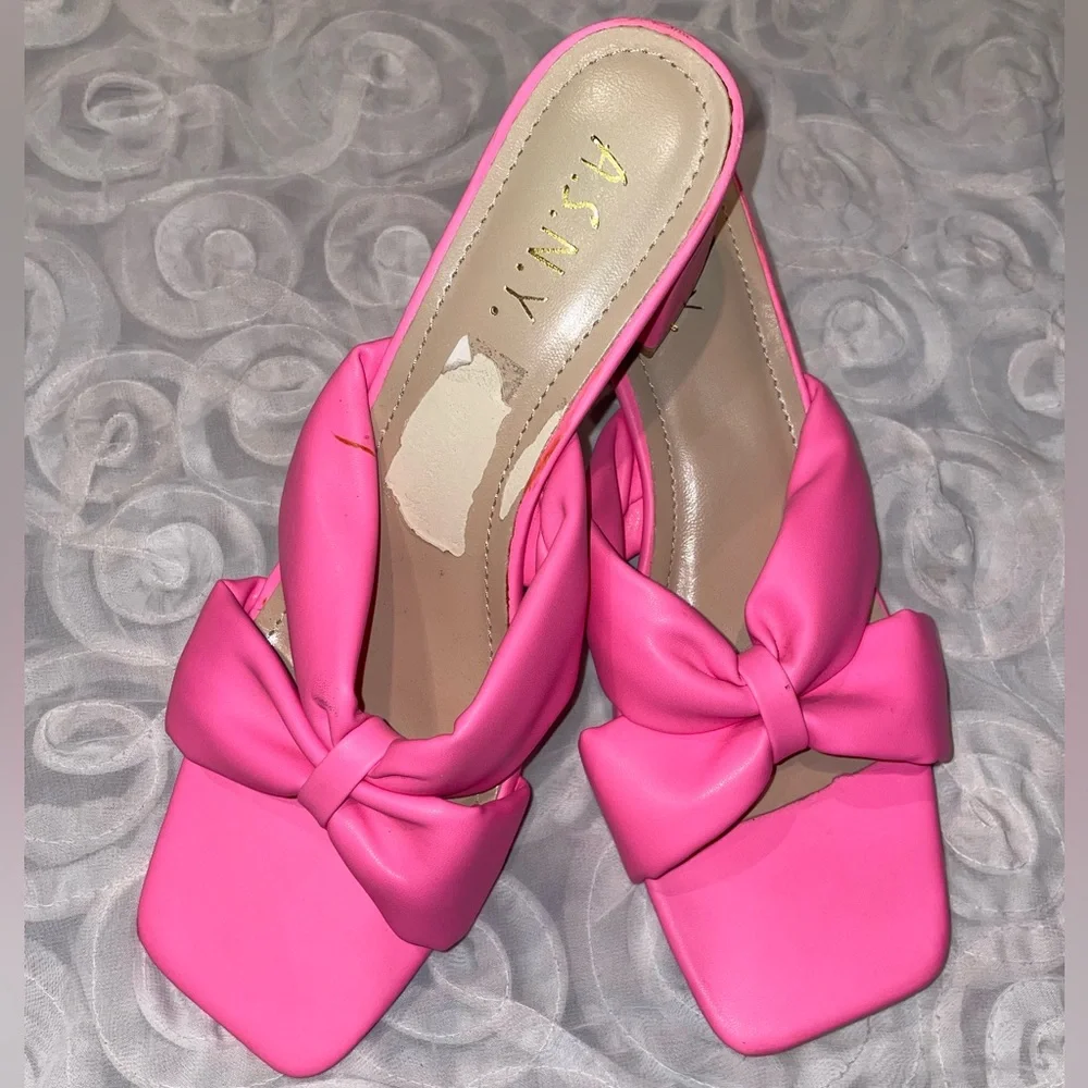 Pink Heels 👠 - Picture 3 of 8